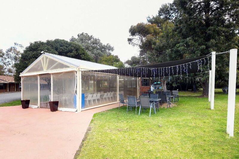 Outdoor Kitchen - Greenacres Motel