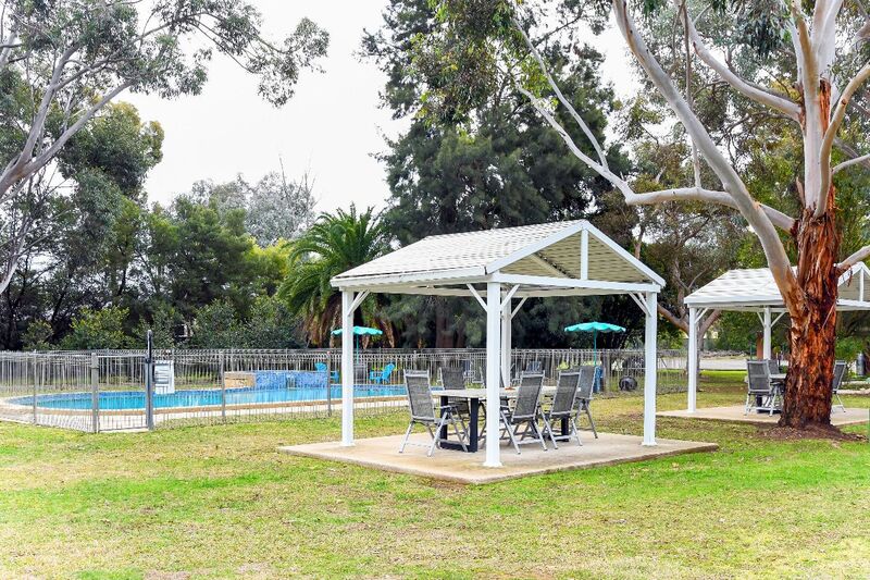 Outdoor Pool Seating - Greenacres Motel