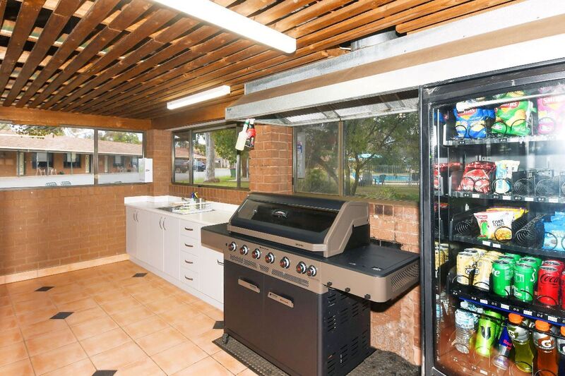 Camp Kitchen - Greenacres Motel