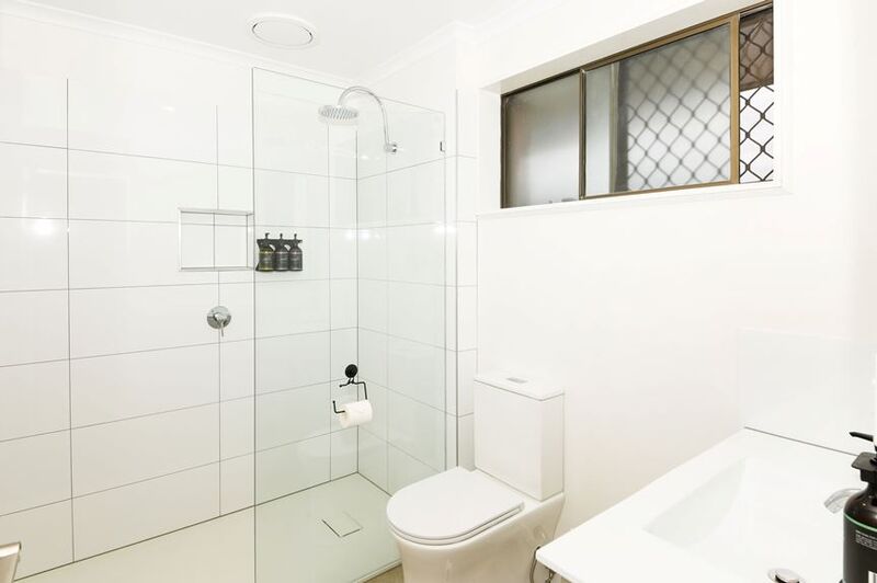 Deluxe King Bathroom Deluxe King Bathroom